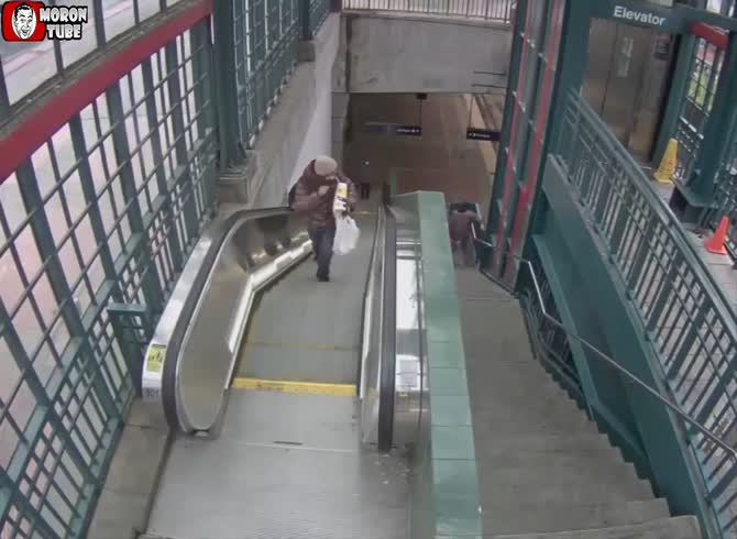 Video :A homeless guy unjustly pushes a 62-year-old woman down stairs